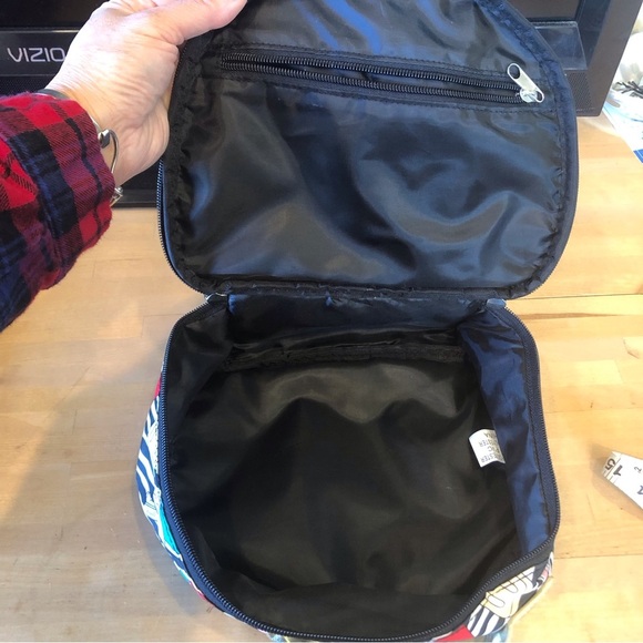 Betsy Johnson Makeup/Travel Bag, Popsicles, Size 9.5” X 7.5” X 3.5” - Picture 11 of 12